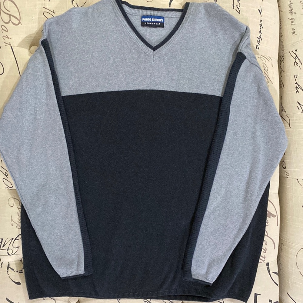 Poore Simon gray and black sweater, size XL.